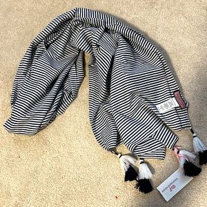 Vineyard Vines lightweight scarf